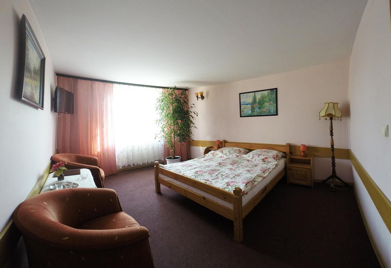 Hotel Kot Siestrzen Exterior photo